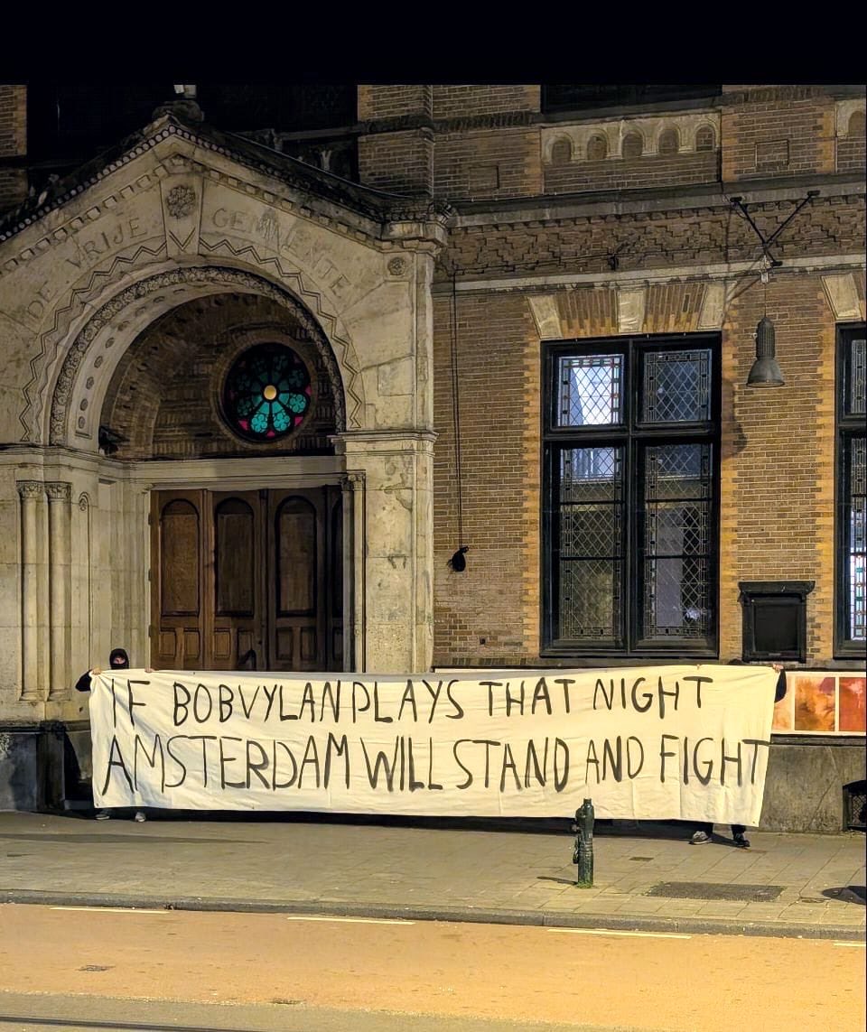 Paradiso 👇

Teken hier de petitie petities.nl