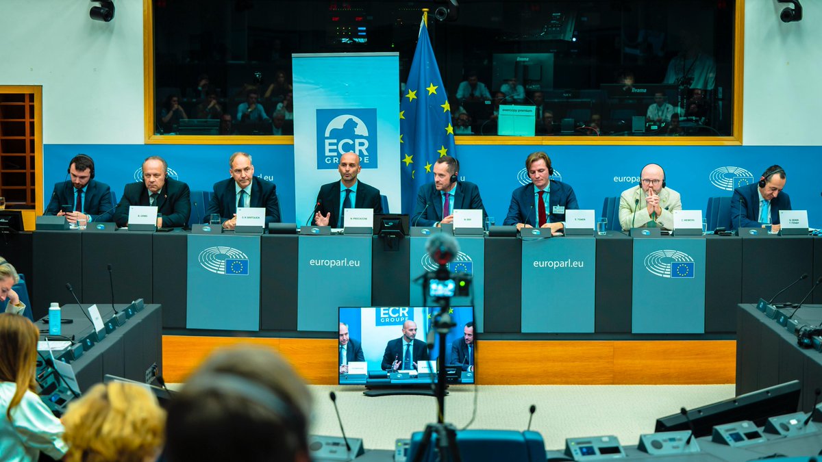 ECR Group (@ecrgroup) on Twitter photo In 2024, the EU border agency <a href="/Frontex/">Frontex</a> detected approximately 239,000 illegal migrants at the external border — a figure that can't be ignored.
Our members <a href="/NicolasBay_/">Nicolas Bay</a>, <a href="/NProcaccini/">Nicola Procaccini</a>, <a href="/StjepoBartulica/">Stephen Nikola Bartulica</a>, <a href="/GeadisGeadi/">Γεάδης Γεάδη</a> & <a href="/weimers/">Charlie Weimers MEP 🇸🇪</a> convened with guests <a href="/BrankoGrimsX1/">Branko Grims</a> MEP & <a href="/tegnererik/">Erik Tegnér</a> In 2024, the EU border agency <a href="/Frontex/">Frontex</a> detected approximately 239,000 illegal migrants at the external border — a figure that can't be ignored.
Our members <a href="/NicolasBay_/">Nicolas Bay</a>, <a href="/NProcaccini/">Nicola Procaccini</a>, <a href="/StjepoBartulica/">Stephen Nikola Bartulica</a>, <a href="/GeadisGeadi/">Γεάδης Γεάδη</a> & <a href="/weimers/">Charlie Weimers MEP 🇸🇪</a> convened with guests <a href="/BrankoGrimsX1/">Branko Grims</a> MEP & <a href="/tegnererik/">Erik Tegnér</a>