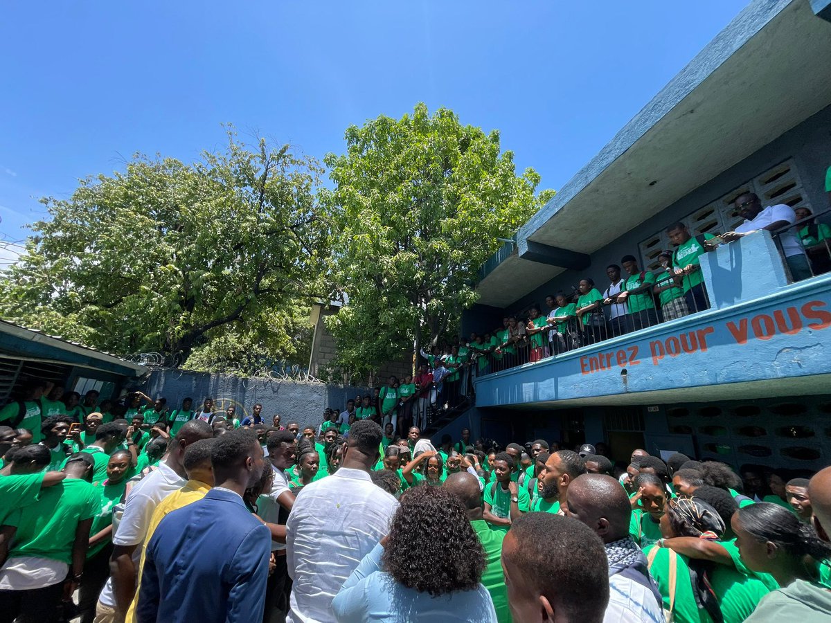 Heureux d’avoir pris part aujourd’hui au séminaire gratuit organisé par le Mouvman Anseyan EDE [<a href="/anseyan_ede/">Mouvman Anseyan EDE</a>], en soutien aux élèves en préparation des examens de fin d’études secondaires. Nous croyons en une école qui accompagne, soutient et valorise chaque élève — une école du
