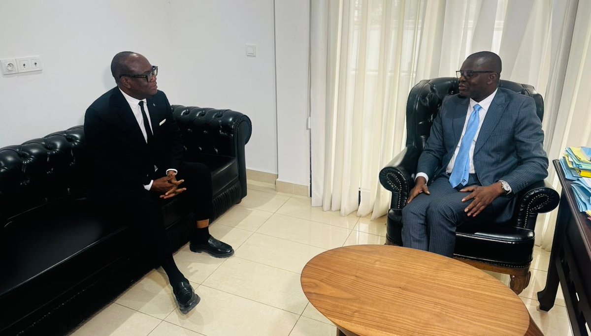 RVA-SA (@rvadrc) on Twitter photo Le Président du Conseil d’Administration de la RVA-SA <a href="/kkmtry/">Prof. T. Kin-kiey Mulumba</a> a reçu mardi le Gouverneur du Sankuru déplorant une situation d’inexistence d’aéroport aux normes internationales dans sa province au centre et au cœur du pays. Question portée à l’ordre du jour du prochain CA. Le Président du Conseil d’Administration de la RVA-SA <a href="/kkmtry/">Prof. T. Kin-kiey Mulumba</a> a reçu mardi le Gouverneur du Sankuru déplorant une situation d’inexistence d’aéroport aux normes internationales dans sa province au centre et au cœur du pays. Question portée à l’ordre du jour du prochain CA.