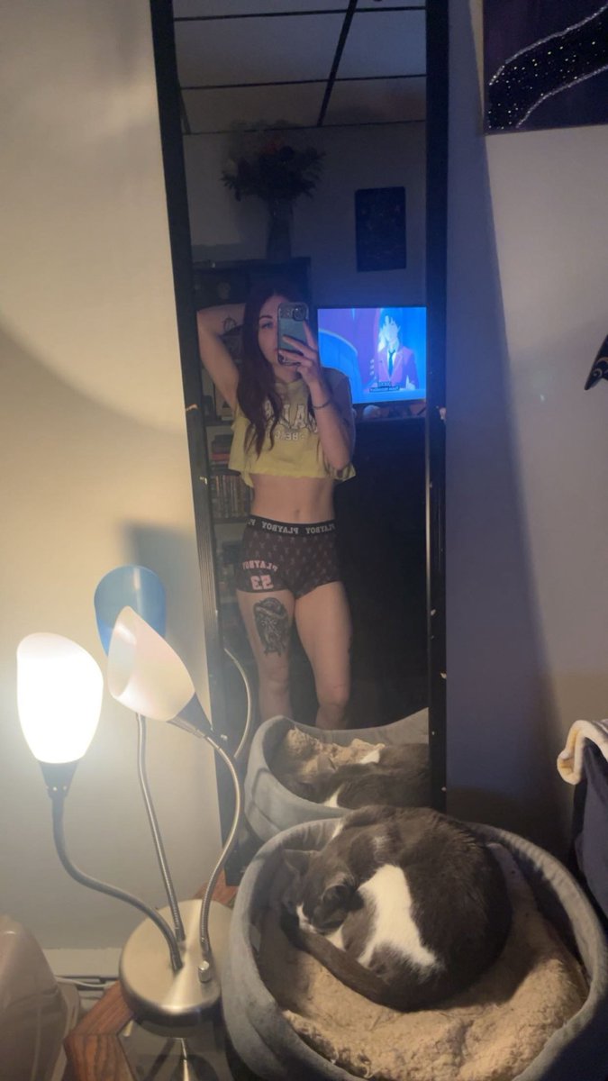 m222000444's tweet photo. Comfy cozy 😋 

#FreenBecky #JAKE #bodycheck #TREASURE #SecretStory 
#planecrash #louisvuitton #bored https://t.co/8FWGMNy8qI
