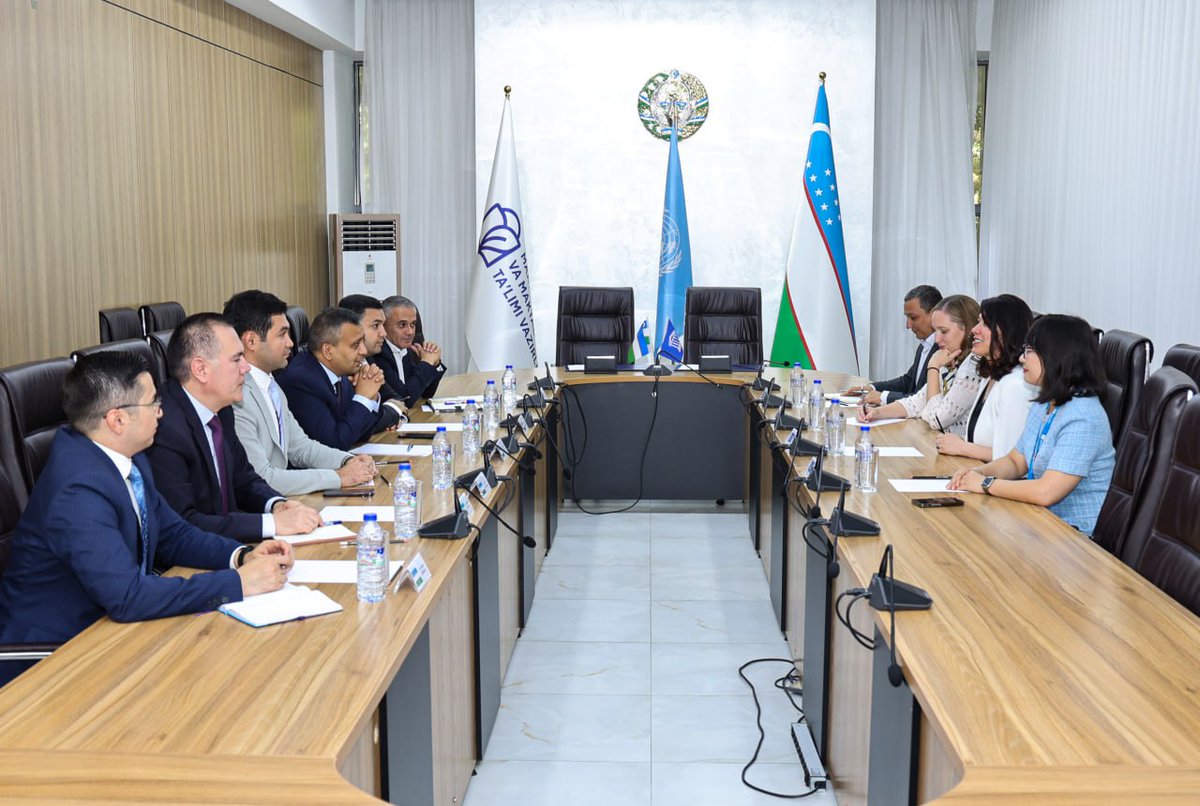 The Ministry of Preschool and School Education and <a href="/UNESCO/">UNESCO 🏛️ #Education #Sciences #Culture 🇺🇳</a> signed a new agreement to strengthen teachers education #Uzbekistan.
This $6.5M SMART-ED #GPE funded project is embedded in UNESCO’s broader national programme to transform pre-service &amp; in-service teacher education.