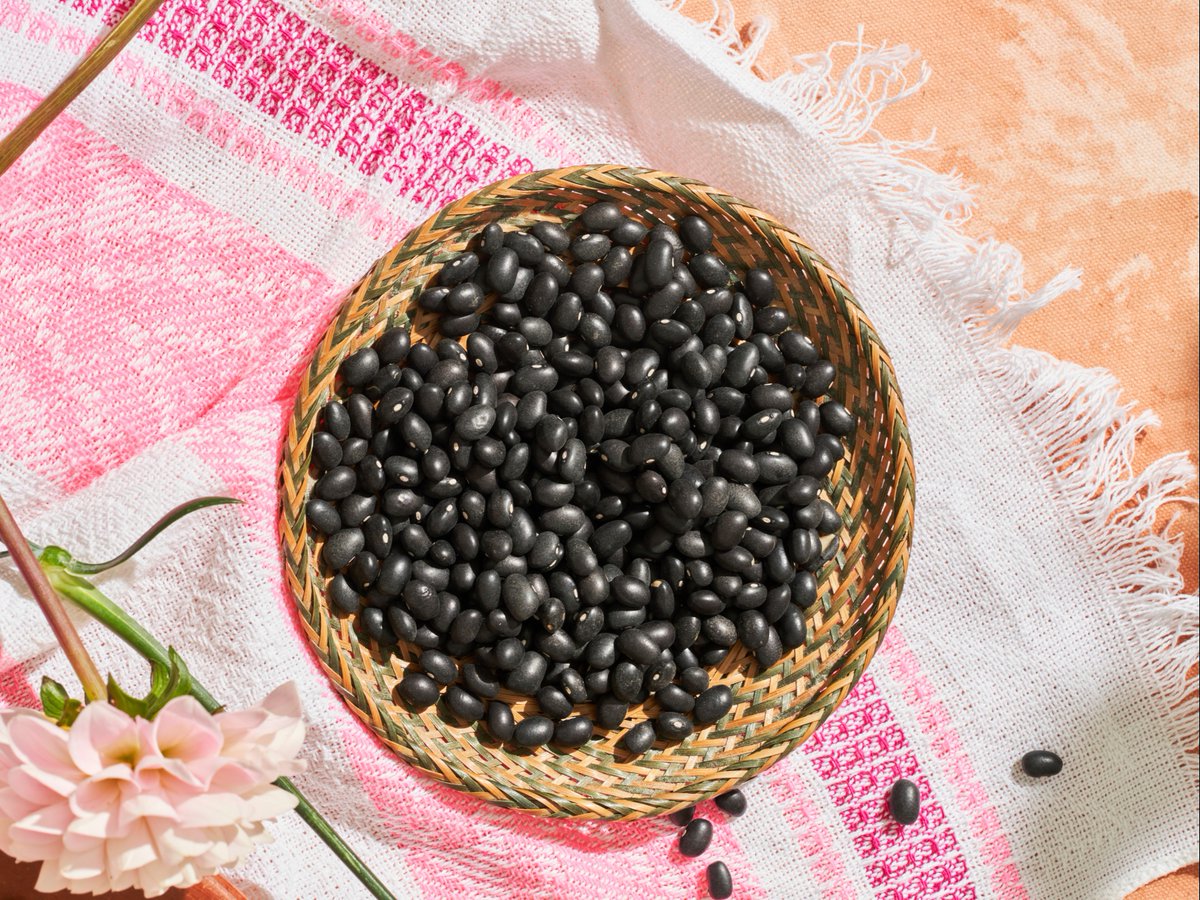 beaninstitute's tweet image. Black beans just earned their heart-health badge 🖤 A new study shows that eating black beans daily can help lower cholesterol and reduce inflammation—key factors in preventing heart disease. Learn more at: aol.com/cheap-pantry-s…
#beaninstitute #northarvest #hearthealth