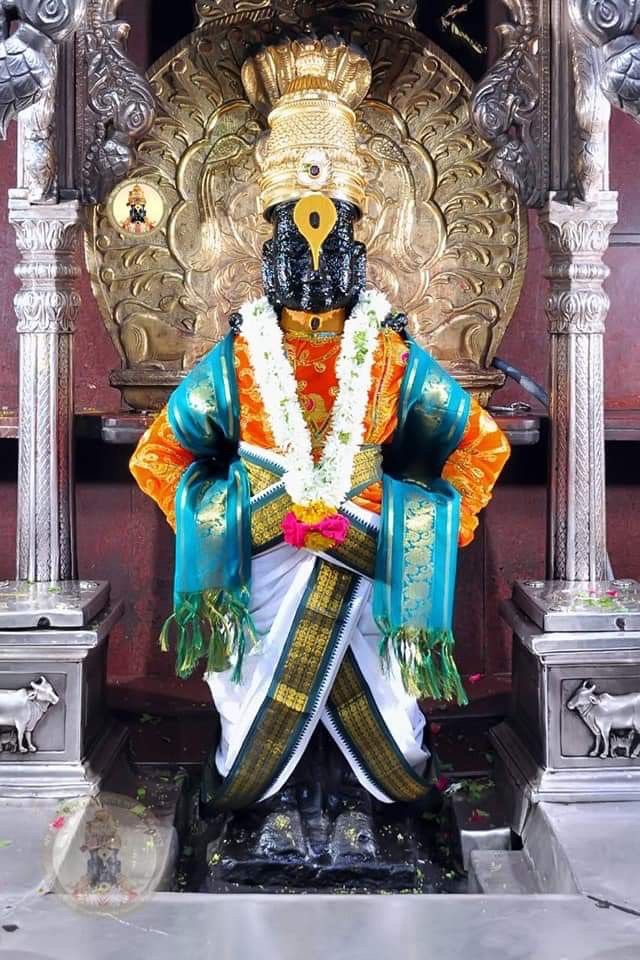 पंढरपुर की पावन धरा, विठ्ठल चरणों की छाया।
राम कृष्ण हरी नाम में, जीवन ने पाया माया।
शुभ दुपार का ये संदेश, प्रेम-भक्ति का उजियारा।
जय हरी माऊली! हर दिल में बसे तुम्हारा सहारा। 
राम कृष्ण हरी श्री विठ्ठल दर्शन पंढरपुर शुभ दुपार जय हरी माऊली 🙏🌸