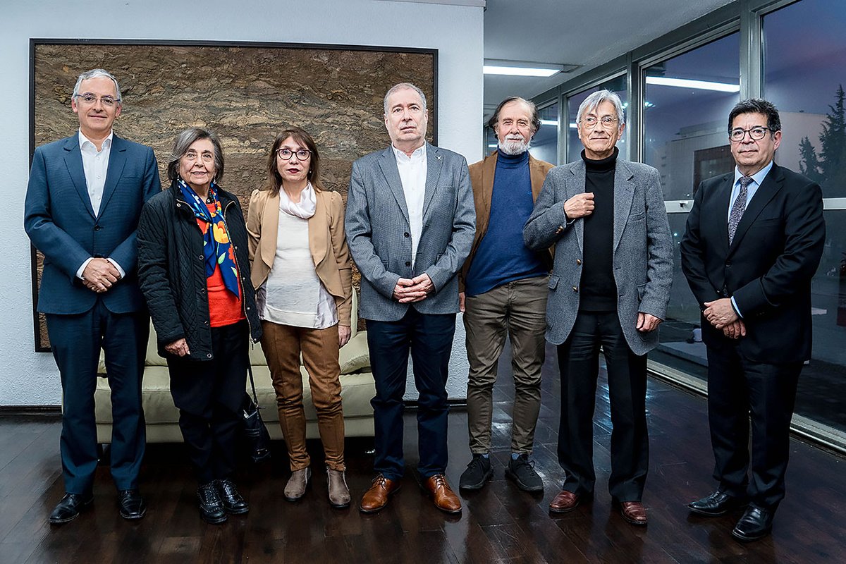 🎓 Postgrado #Usach conforma su primer Consejo Asesor Externo

Cinco figuras del mundo académico y laboral aportarán su experiencia para fortalecer y proyectar nuestros programas. 

👉shorturl.at/TGJik

#PostgradoUsach #ConsejoAsesor