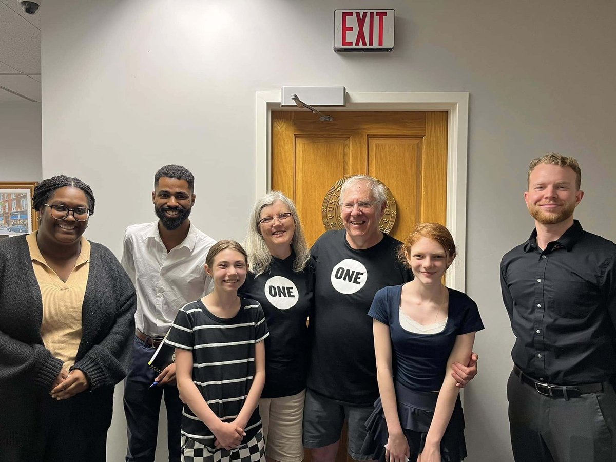 ONEinAmerica's tweet image. Advocacy runs in the family! ONE activists Cheryl and Mark took their granddaughters along to drop off letters from constituents encouraging @SenWarren and @SenMarkey to keep supporting effective and accountable US foreign assistance!