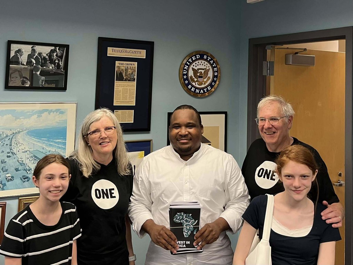 ONEinAmerica's tweet image. Advocacy runs in the family! ONE activists Cheryl and Mark took their granddaughters along to drop off letters from constituents encouraging @SenWarren and @SenMarkey to keep supporting effective and accountable US foreign assistance!