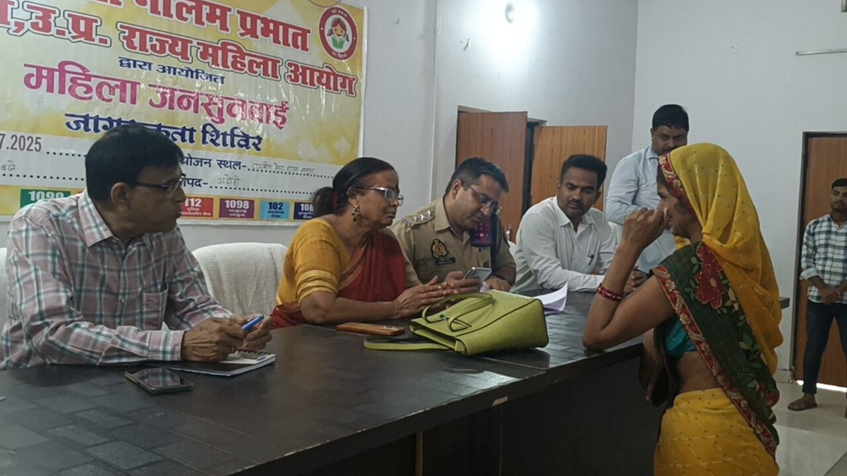 महिलाओं के स्वास्थ्य,सुरक्षा व स्वालंबन के प्रति सरकार प्रतिबद्ध

राज्य महिला आयोग की मा.सदस्य नीलम प्रभात ने सुनी महिलाओ की समस्याएं,समय-सीमा में प्रभावी निस्तारण का दिया निर्देश

"एक पेड़ मॉ के नाम" के अन्तर्गत वृक्षारोपण कर मॉ एवं पर्यावरण के आत्मीय सम्बन्धों पर दिया बल<a href="/UPGovt/">Government of UP</a>