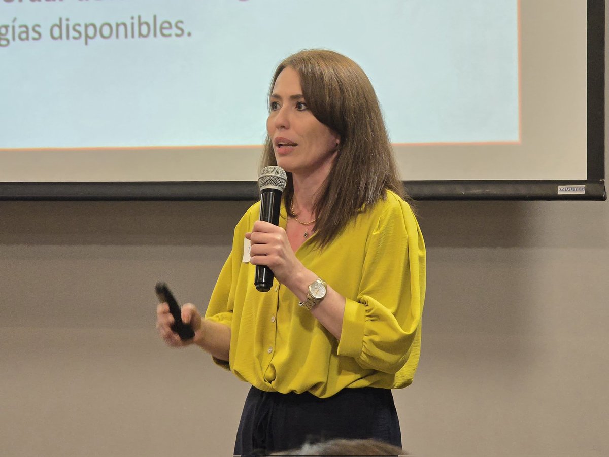 ANDI_Santander's tweet photo. @FauvugeGerman @udes_oficial @ProcultivosAndi @UANTONIONARINO Claudia Gonzáles de @PureEarthCol presenta tecnologías para el almacenamiento y recuperación de relave minero contaminado por mercurio, como la entregada a @Calimineros. "Debemos seguir trabajando en alianzas para intercambiar conocimiento y mejorar el manejo de estos residuos." https://t.co/C9FYTDl7Z9