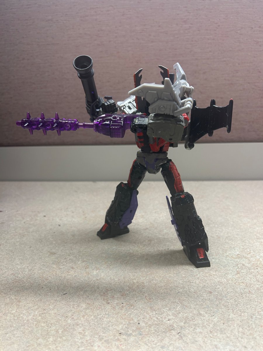 Howdy ya’ll!

New custom today- one which I’m really happy with how it turned out. Introducing TF: Into the Horizon’s Cybertronian Megatron- destroyer of worlds!

#transformers #tfone #megatron #decepticons #maccadam #tfcustom #customfigure #rotb #bayverse #tfanimated