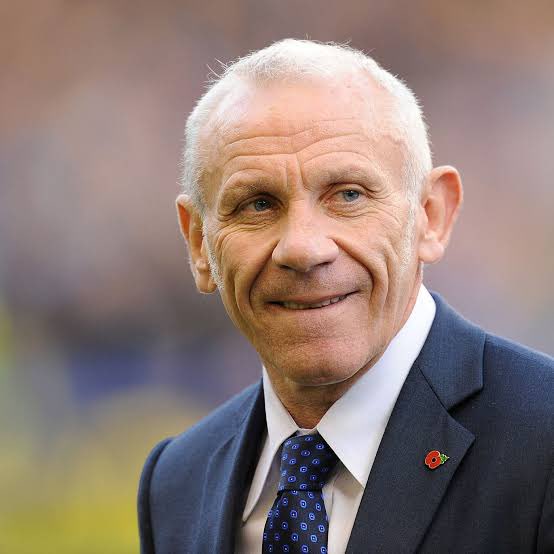 Steve Prescott MBE (@steveprescott1) on Twitter photo Our great <a href="/SPFCHARITY/">SPF Charity</a> ambassador <a href="/reid6peter/">Peter Reid π</a> has managed to fit in the <a href="/JohnnyVegasReal/">Johnny Vegas</a> Celeb Bowls in to his busy schedule ππ»
Always great to have the <a href="/England/">England</a> legend on board ππ»
We have an initial bid of Β£50 from <a href="/Gary_Fev/">Gary Featherstone</a> π
Bidding ends on Friday 19.30
#PlaceUrBid Our great <a href="/SPFCHARITY/">SPF Charity</a> ambassador <a href="/reid6peter/">Peter Reid π</a> has managed to fit in the <a href="/JohnnyVegasReal/">Johnny Vegas</a> Celeb Bowls in to his busy schedule ππ»
Always great to have the <a href="/England/">England</a> legend on board ππ»
We have an initial bid of Β£50 from <a href="/Gary_Fev/">Gary Featherstone</a> π
Bidding ends on Friday 19.30
#PlaceUrBid