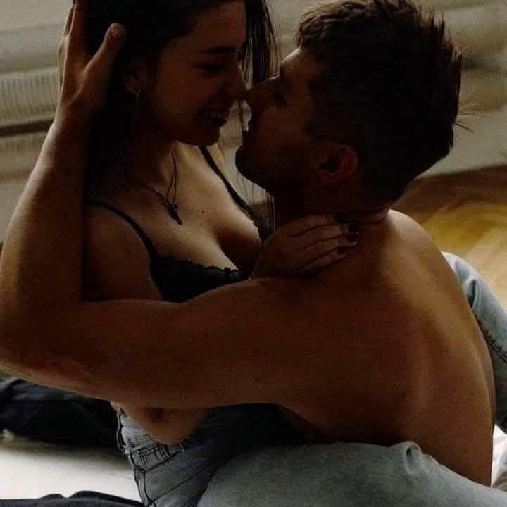 لا يوجد أجمل من مذاق جسد امرأة مليئة بالشغف والإثارة 🔥