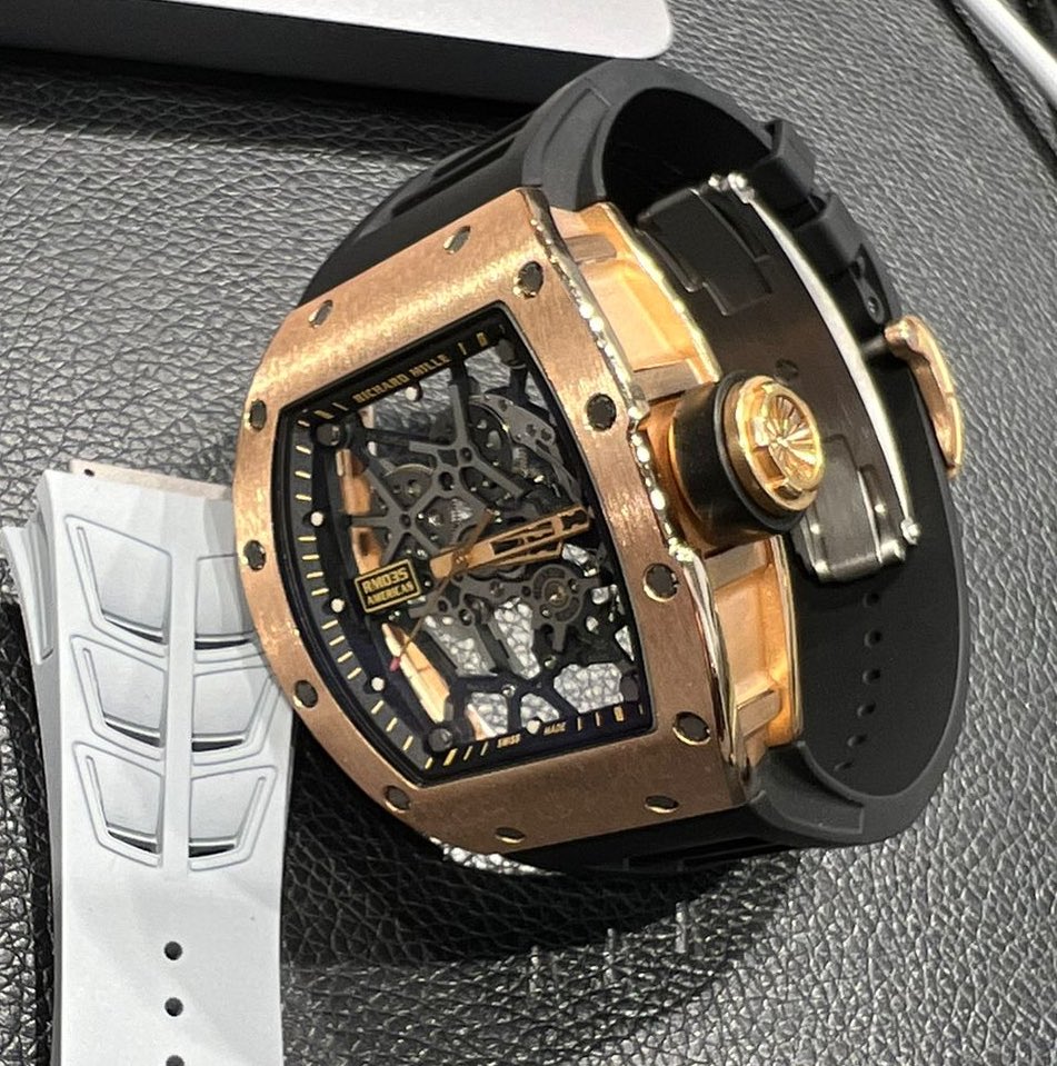 Cryptoking's tweet image. Need to buy more BTC…
Selling whichever sells first (crypto only)
Lowest on market by $20k-50k (google)
Left $395,000 (Richard Mille 35-01 Rose Gold)
Right $600,000 (RM 17-01)
Both come w/extra straps
Both $20k - $50k under market
DMs open