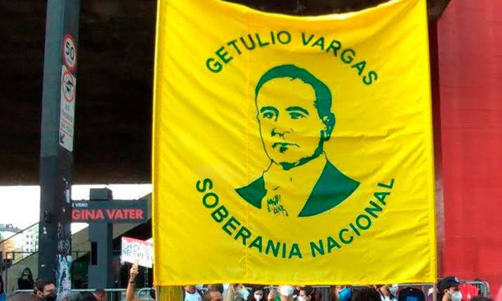 Costuma-se repetir, como mantra, que “São Paulo foi vanguarda contra Getúlio Vargas”. Trata-se de uma farsa construída com esmero pela velha elite quatrocentona paulista — e que encontrou eco em projetos políticos conservadores que, até hoje, tentam reescrever a história.

Basta