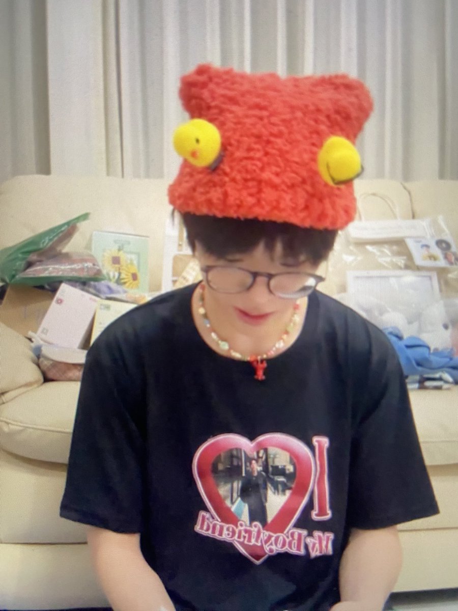 paul changing into the shirt immediately is killing me 😂

#tananloh_ 
#พอลมาทักทาย