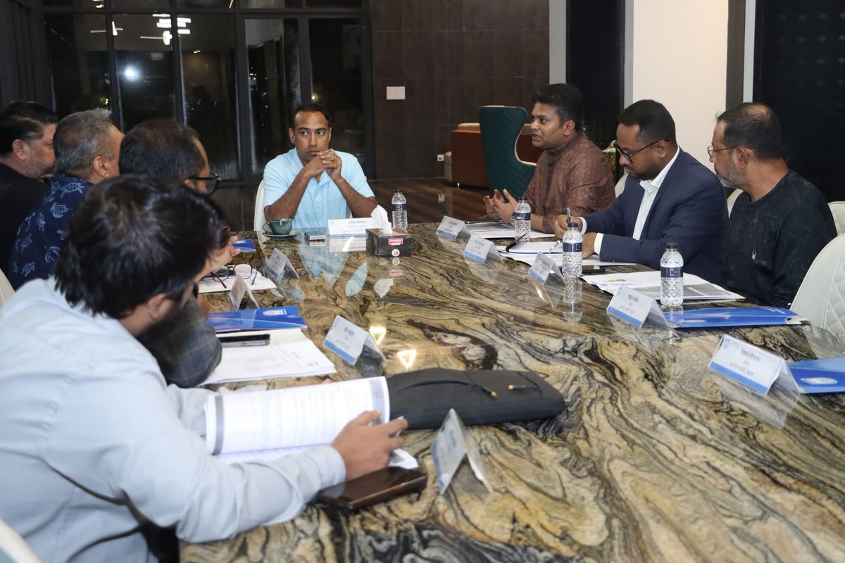 SaveBanFootball's tweet photo. 📸 Snaps from the Futsal Committee meeting at Jolshiri. BFF President Tabith Awal and Vice President Fahad Karim were present at the meeting.

 #BangladeshFootball #BFF
#Savebangladeshfootball https://t.co/hdZVdkFspV