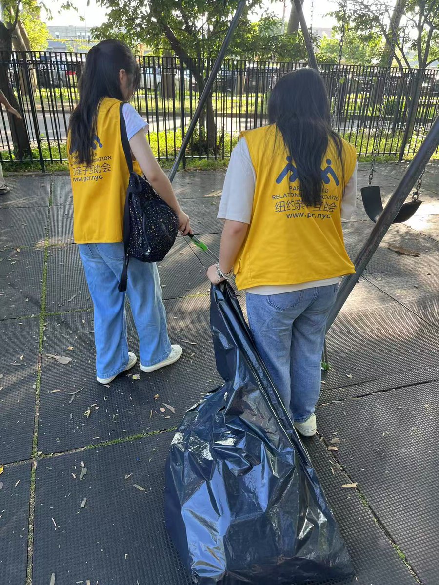 pcra_nyc's tweet image. 🌳☀️ Join us this summer every weekday to help keep our community clean. Our volunteers are up bright and early from 7 AM to 9 AM!
🔗 Book online: pcr.nyc/volunteerevents
#pcranyc #nonprofit #nonprofitorganization #leifericsonpark #nycparks