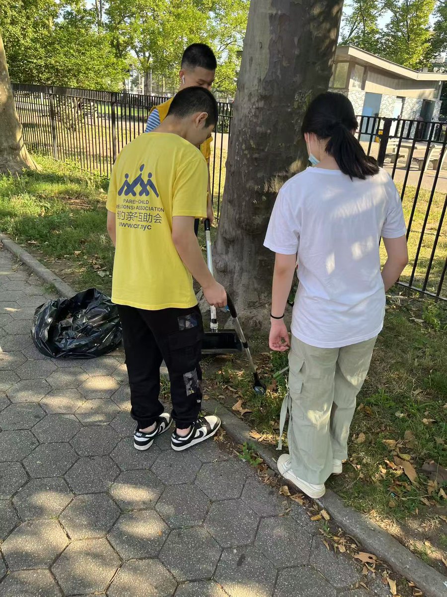 pcra_nyc's tweet image. 🌳☀️ Join us this summer every weekday to help keep our community clean. Our volunteers are up bright and early from 7 AM to 9 AM!
🔗 Book online: pcr.nyc/volunteerevents
#pcranyc #nonprofit #nonprofitorganization #leifericsonpark #nycparks