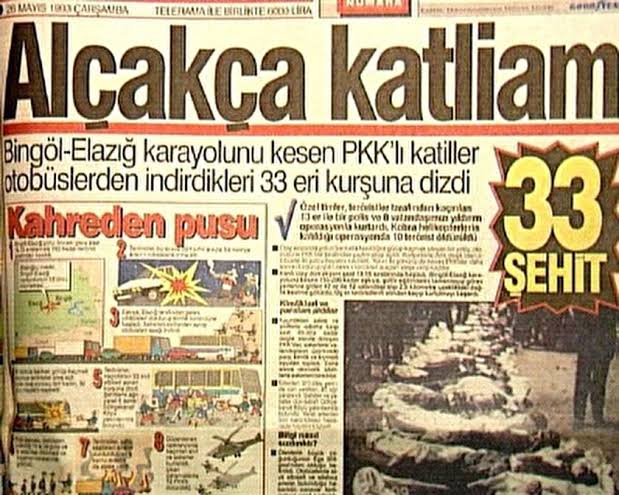 umitozdag's tweet photo. PKK terör örgütü elebaşı, bebek katili terörist Abdullah Öcalan görüntülü mesaj ile PKK’ya seslendi. 

Bebek katili Öcalan bu açıklamasında "ASIL HEDEF"inden hiç taviz vermediğini tekrar açıkladı.
Terörist elebaşı Öcalan şöyle diyor: 
1) “Bu manifesto, 50 yıllık Kürdistan Devriminin Yolu manifestosunu başarı ile ikame edecek niteliktedir.”

Türkçesi "Kürdistan Devriminin Yolu manifestosunda ortaya koyduğum hedeflerden vazgeçmedim. O hedeflere başka araçlar ile ulaşacağım." 

2) Ulusal kurtuluş savaşı vererek Kürt varlığının tanınmasını sağladık. Artık silahlı savaş gereksiz. 

3) Pozitif entegrasyonist yöntemlerle devam edeceğiz. 
Yani yeni yasal düzenlemeler ile yeni kurumlar oluşturacağız. 

4) Toplum özgürleşince ben de İmralı’dan çıkacağım. Çok dert etmeyin bunu. 

Öcalan 2009-2015 arasında gerçekleşen ilk müzakere sürecinde de "barış konseyi kurulmalı" diyordu. Şimdi TBMM komisyonu kurulacak. Kürt realitesi parlamentoda tanınmalı diyordu. TBMM’de komisyon kurulması ile tanınmış olacak ve Öcalan resmi muhatap olacak.

Anayasal düzenleme istiyordu. Yeni anayasa bugün yine gündemde. "Ulus devletten vazgeçelim" diyordu. Şimdi Türk olmaktan Türkiyeli olmaya sürüklenmek isteniyoruz.

Özetle Öcalan bunları söylüyor. 

Zafer Partisi de Öcalan/PKK vesayetinde bir anayasaya karşı çıkıyor.