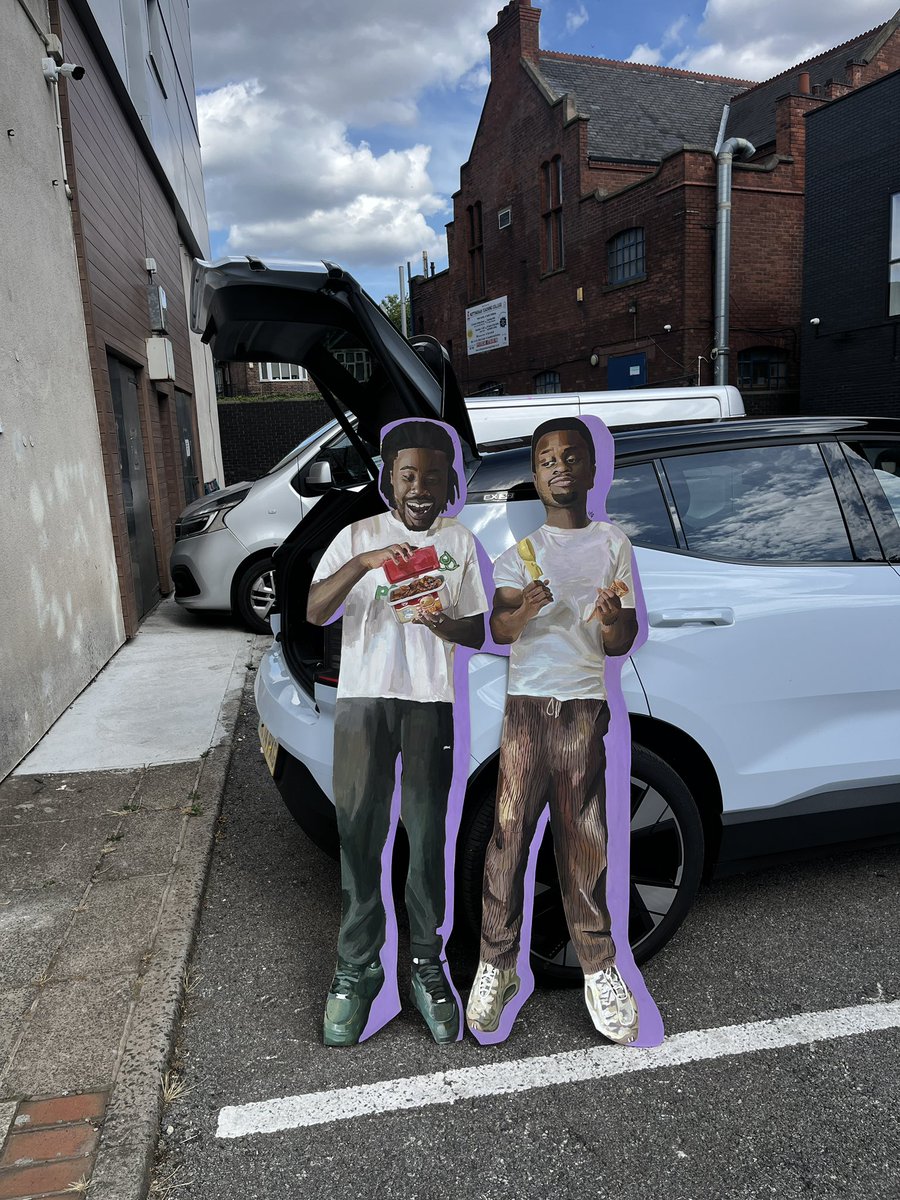 wipbee_'s tweet photo. omg my friends won’t get in the car!! https://t.co/WfYHZhjCIz
