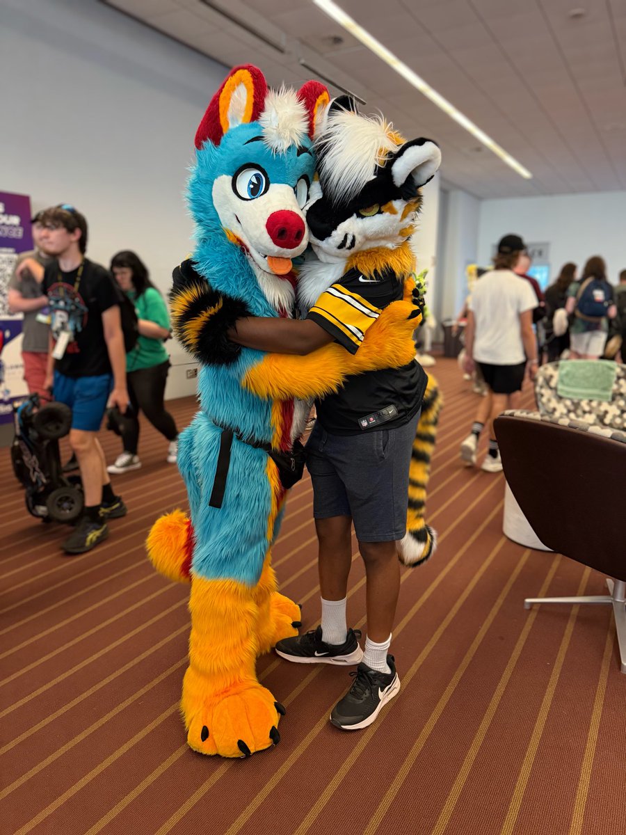 Maverick the Husky 🔜 FWA (@fluffyhusky88) on Twitter photo It’s always exciting seeing your online friends in person for the first time, and meeting Donz the cool cat was no exception! 💛🐾 #Anthrocon2025 #Anthrocon
🐯: <a href="/donzthetiger/">Donz🟡⚫️🐯@ PCD</a> It’s always exciting seeing your online friends in person for the first time, and meeting Donz the cool cat was no exception! 💛🐾 #Anthrocon2025 #Anthrocon
🐯: <a href="/donzthetiger/">Donz🟡⚫️🐯@ PCD</a>