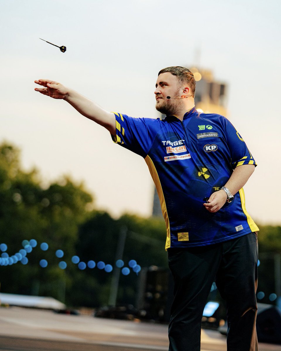 LukeTheNuke180's tweet image. Not every day you get to play darts in hyde park🎯 great to meet so many of you❤️
📸 Ellie Koepke