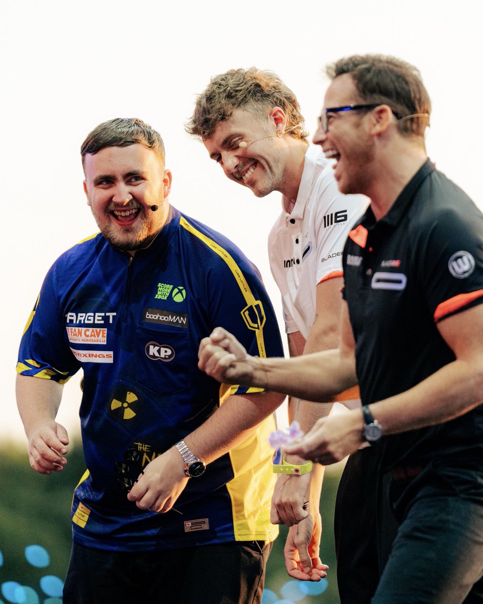 LukeTheNuke180's tweet image. Not every day you get to play darts in hyde park🎯 great to meet so many of you❤️
📸 Ellie Koepke