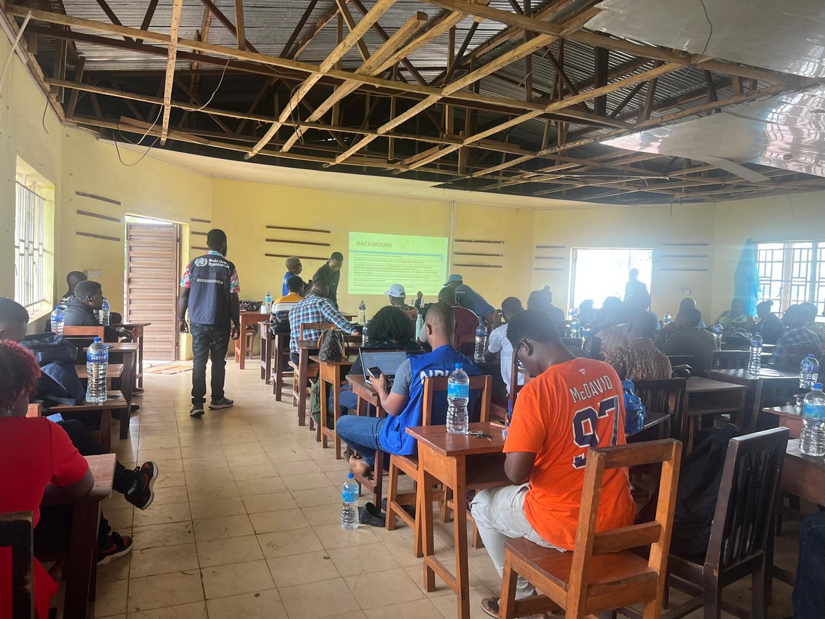 WHOSierraLeone's tweet image. The national and district response teams, with support from WHO & partners, are rolling out orientation on the enhanced mpox response strategy across all 16 districts. This effort equips DHMTs, chiefdom supervisors, and clinicians to strengthen the response and stop the outbreak.