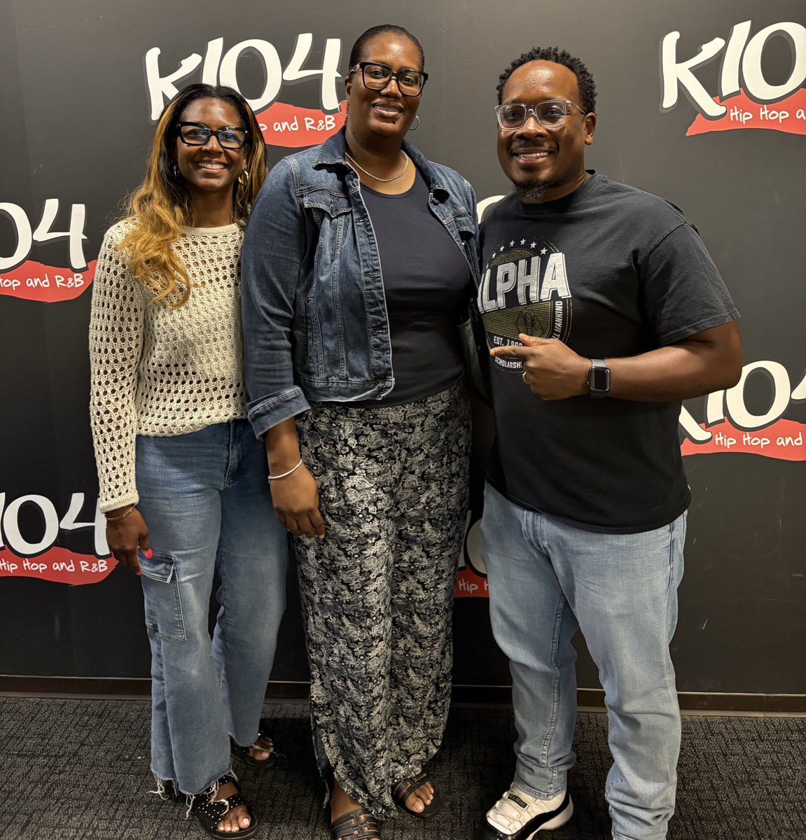 𝐑𝐨𝐧 𝐌𝐮𝐫𝐫𝐚𝐲 (@ronmurrayjr) on Twitter photo Kicks & Care – Back 2 School Drive Hosted by <a href="/ron2kholland/">_ronhoops</a> & <a href="/AnthonyBlack24_/">AB</a> going down 8/9 at <a href="/DuncanvilleISD/">Duncanville ISD</a> !
Thank you to <a href="/MrsHolland010/">Tarasha Holland</a> & Meredith Hosey for pulling up to The Big Station‼️
Sign up:
docs.google.com/forms/d/e/1FAI…
Spanish:
docs.google.com/forms/d/e/1FAI… Kicks & Care – Back 2 School Drive Hosted by <a href="/ron2kholland/">_ronhoops</a> & <a href="/AnthonyBlack24_/">AB</a> going down 8/9 at <a href="/DuncanvilleISD/">Duncanville ISD</a> !
Thank you to <a href="/MrsHolland010/">Tarasha Holland</a> & Meredith Hosey for pulling up to The Big Station‼️
Sign up:
docs.google.com/forms/d/e/1FAI…
Spanish:
docs.google.com/forms/d/e/1FAI…