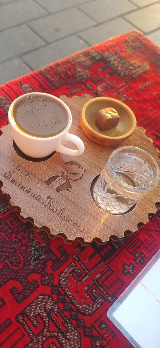 Bizden hızlısı 
kendini kovalasın;)))
                .... #an 🤎