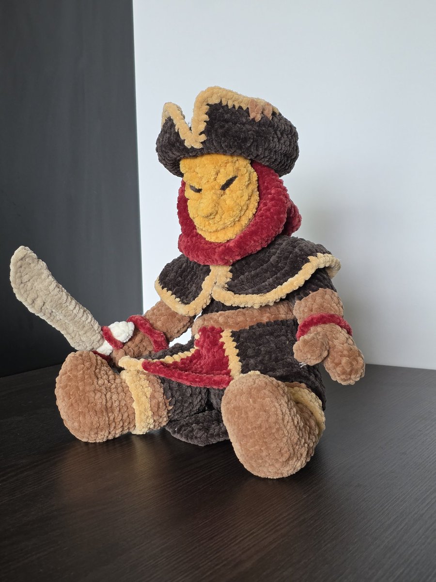 TentacleMakes's tweet image. Surprise last product for @SoTFest that was finished last minute by my gf!
Crocheted Servant of the Flame Shipmate plushie! ❤️🔥❤️🔥❤️🔥
He's one of a kind and is actually the first proper size crochet project of my gf (yes, she started this new hobby recently) I love it so much! 🥺