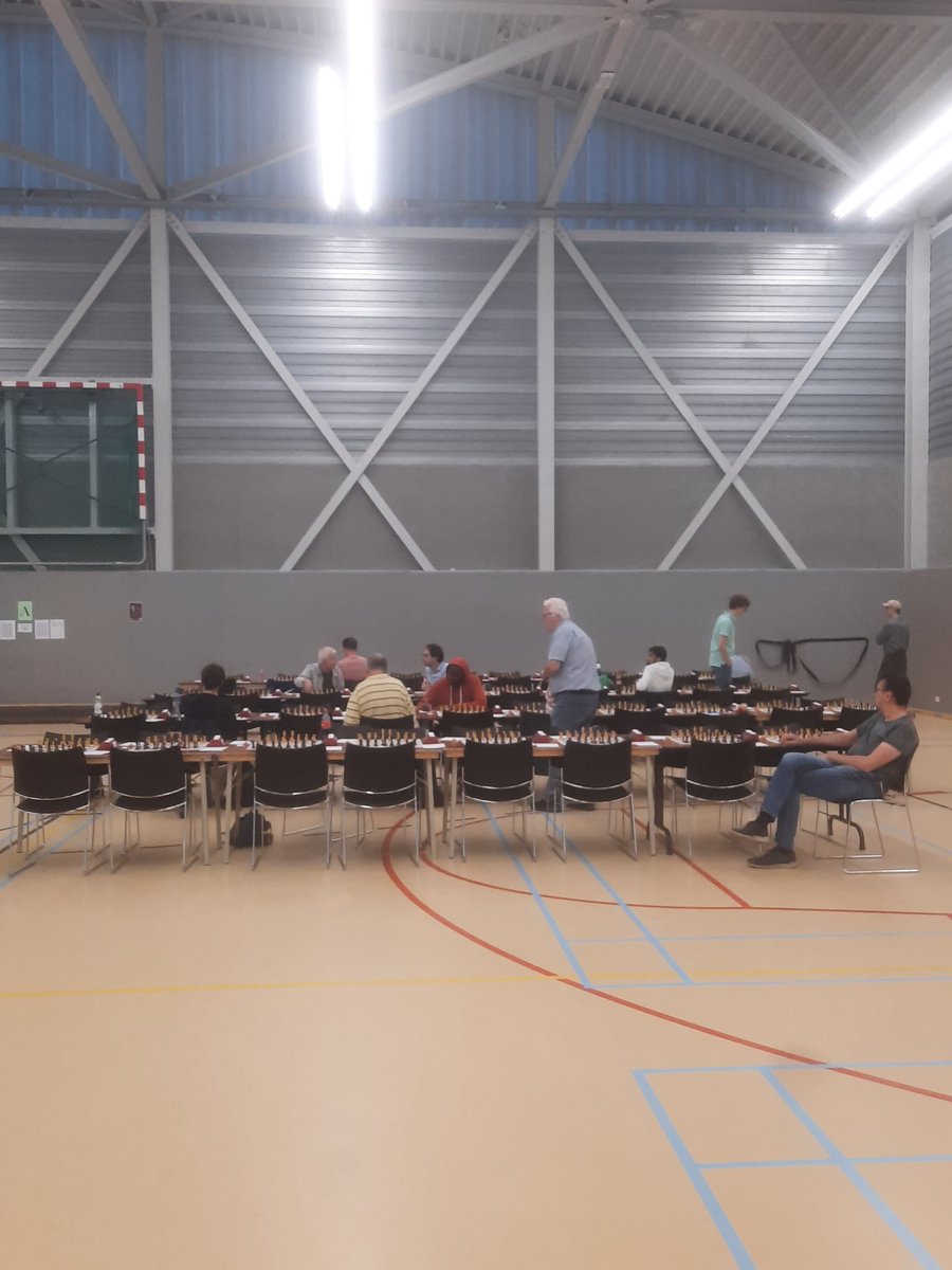 Henry__Chess's tweet image. Ronde 5 levert dan eindelijk een zege op! Dubieus spel wat de tegenstander niet kon ontleden wordt beloond 🥳🥳
Weiter machen fur die nächste 4 Spielen ⚒️🐘