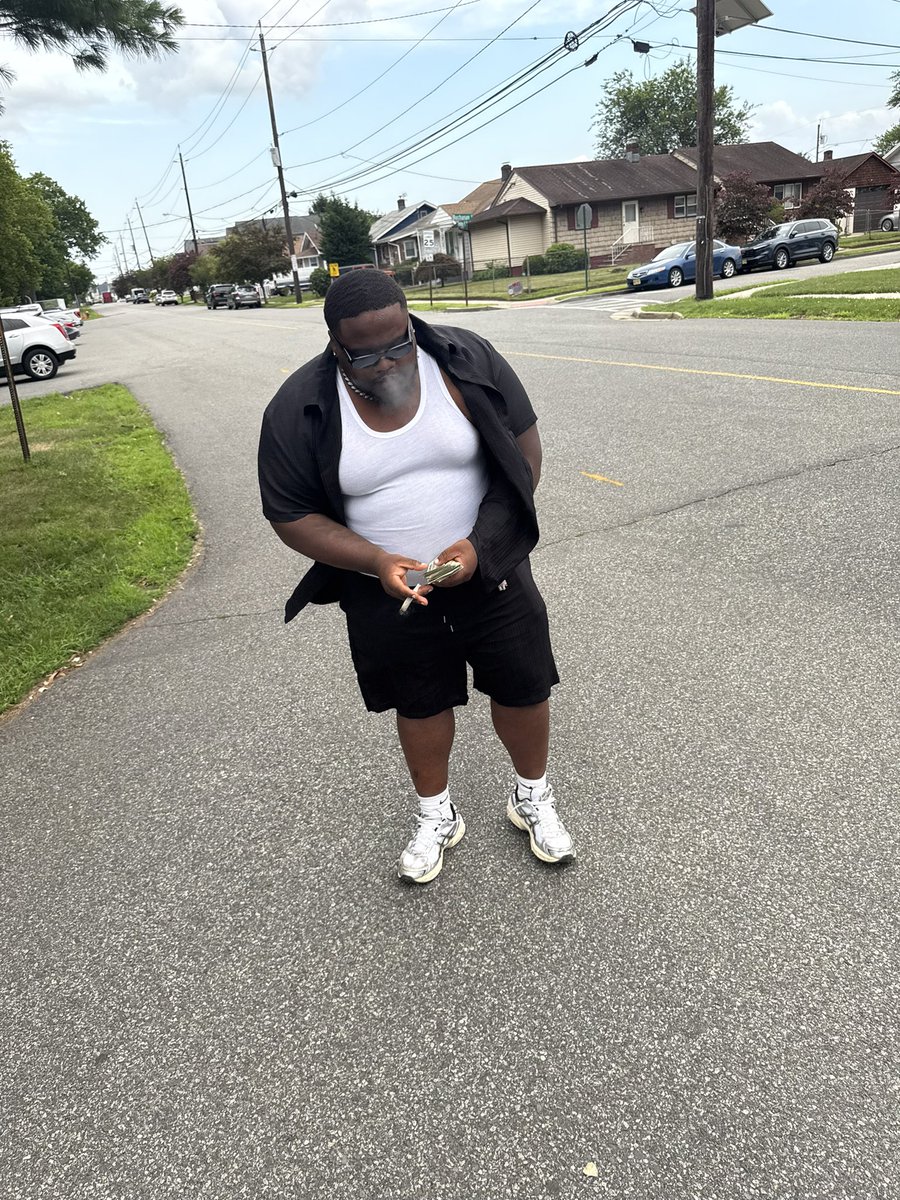 HuskyDaGeneral's tweet image. ⛹🏽‍♂️🐶