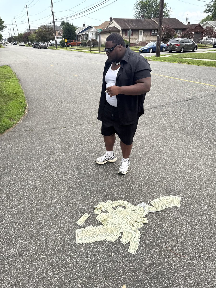 HuskyDaGeneral's tweet image. ⛹🏽‍♂️🐶