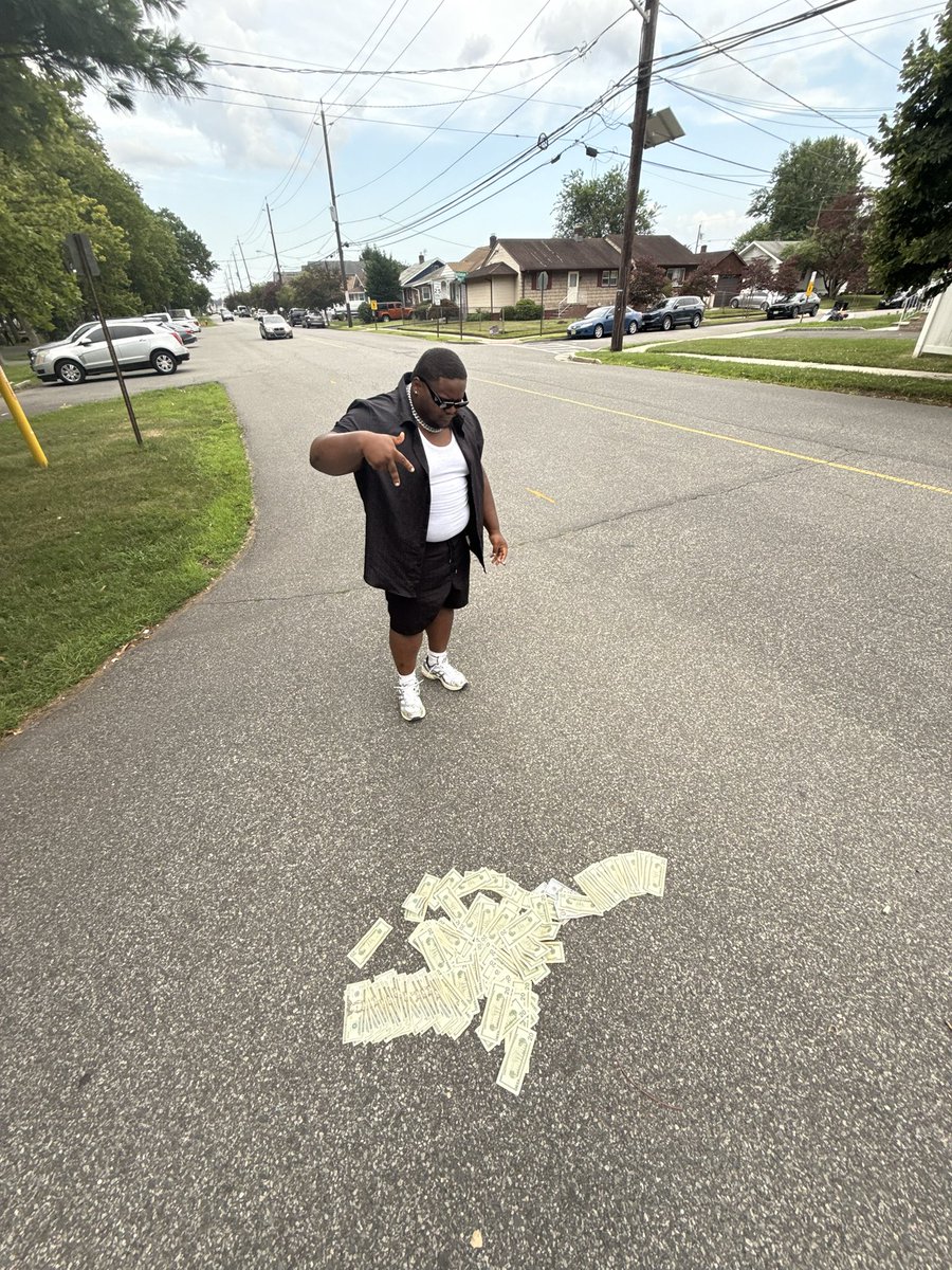 HuskyDaGeneral's tweet image. ⛹🏽‍♂️🐶