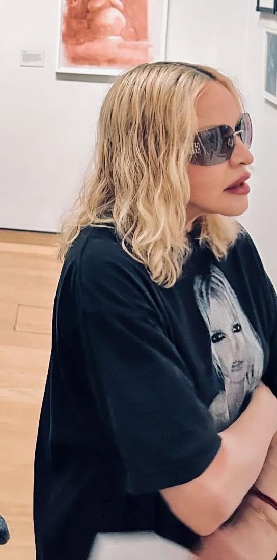 _ItsBritneyMeme's tweet image. Madonna wearing a Britney Spears tshirt, July 2025.