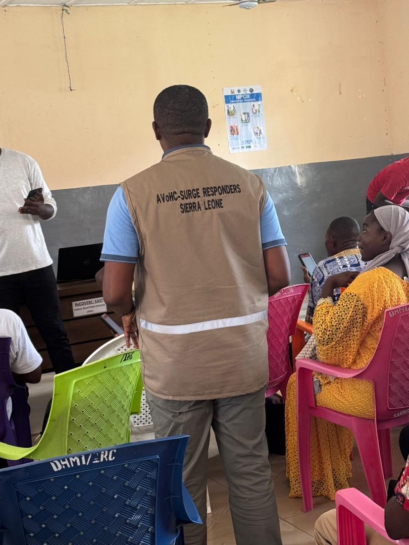 WHOSierraLeone's tweet image. The national and district response teams, with support from WHO & partners, are rolling out orientation on the enhanced mpox response strategy across all 16 districts. This effort equips DHMTs, chiefdom supervisors, and clinicians to strengthen the response and stop the outbreak.