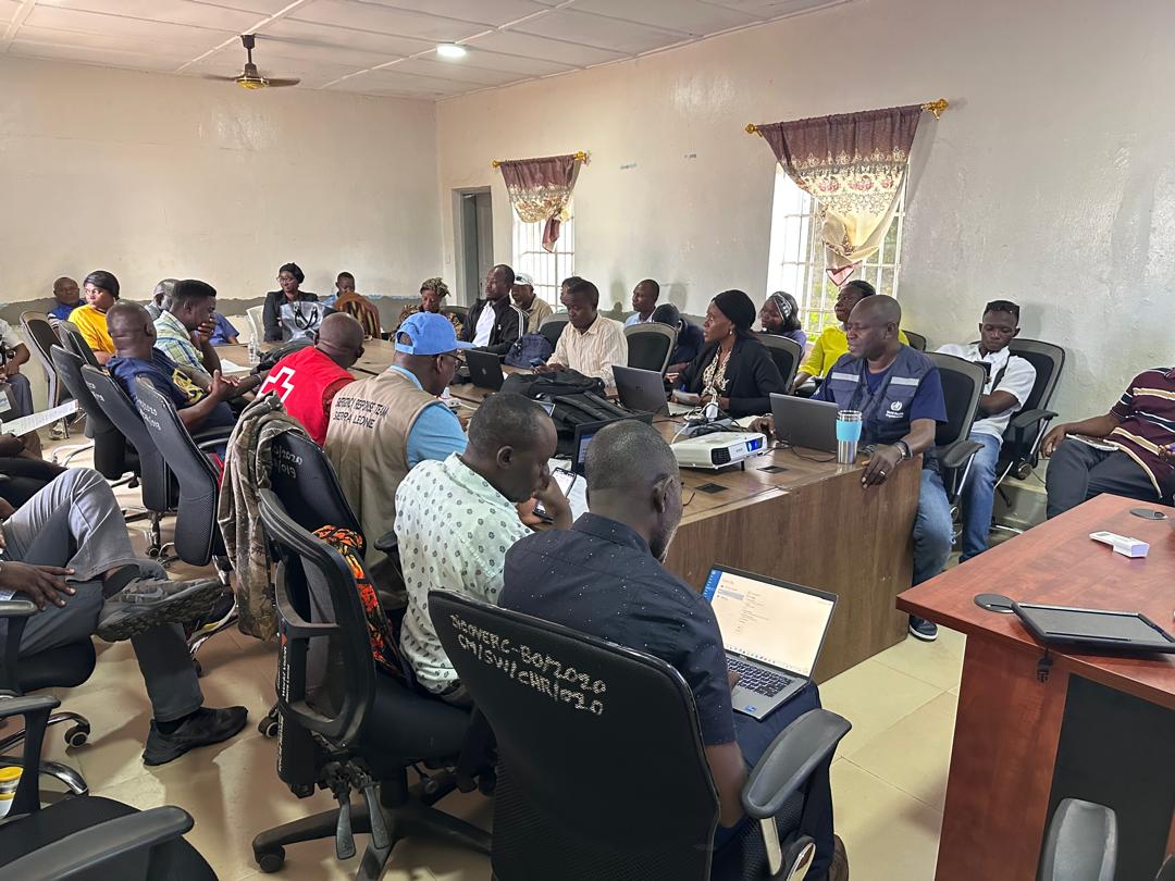 WHOSierraLeone's tweet image. The national and district response teams, with support from WHO & partners, are rolling out orientation on the enhanced mpox response strategy across all 16 districts. This effort equips DHMTs, chiefdom supervisors, and clinicians to strengthen the response and stop the outbreak.