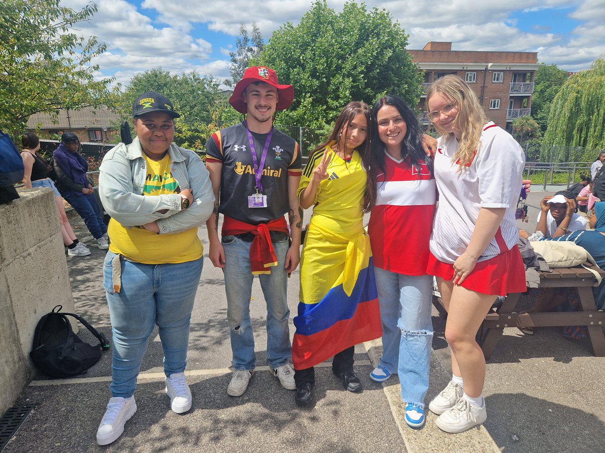 BridgeAcademyE2's tweet image. Today, students and staff came together to celebrate the rich diversity and cultural heritage of our academy community. #CultureDay2025