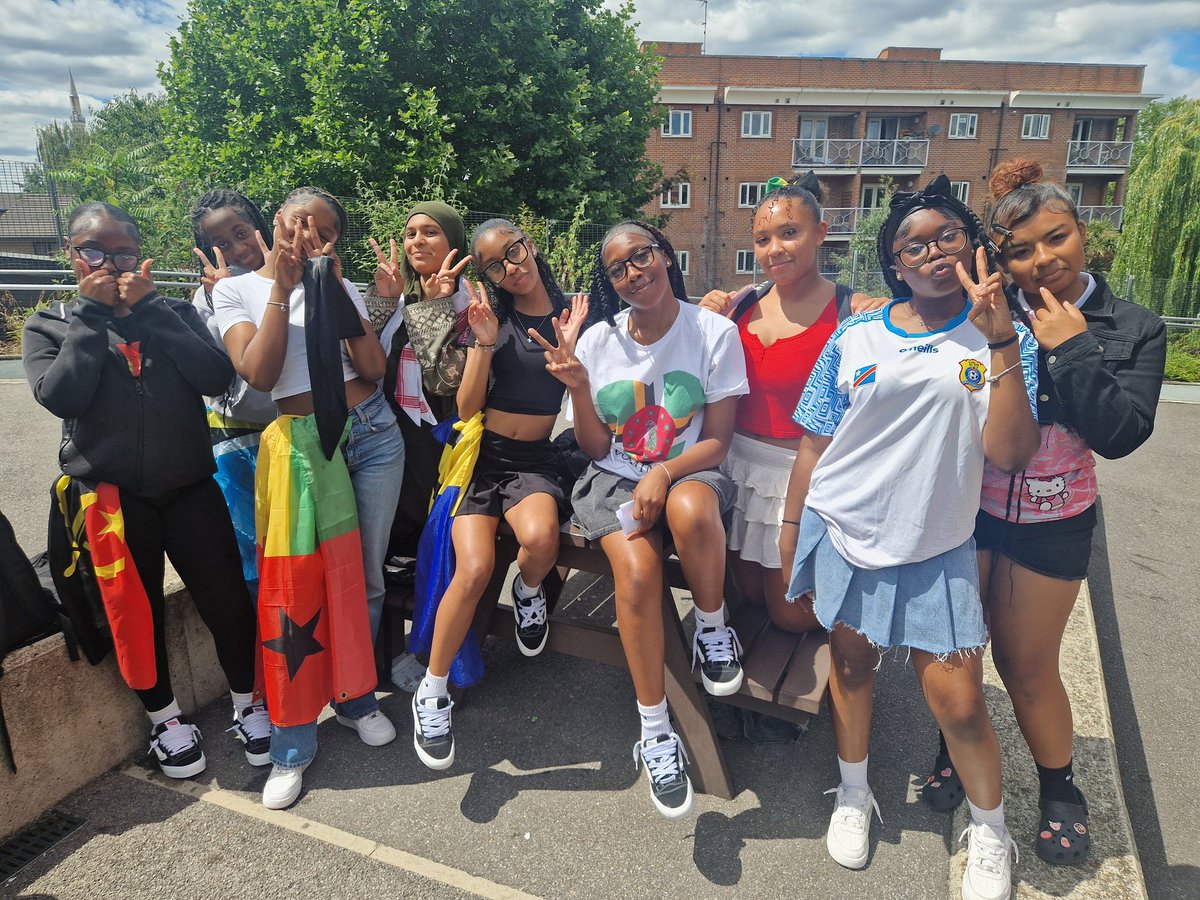 BridgeAcademyE2's tweet image. Today, students and staff came together to celebrate the rich diversity and cultural heritage of our academy community. #CultureDay2025