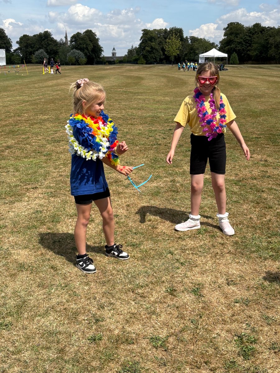 Miss Cook tweet media