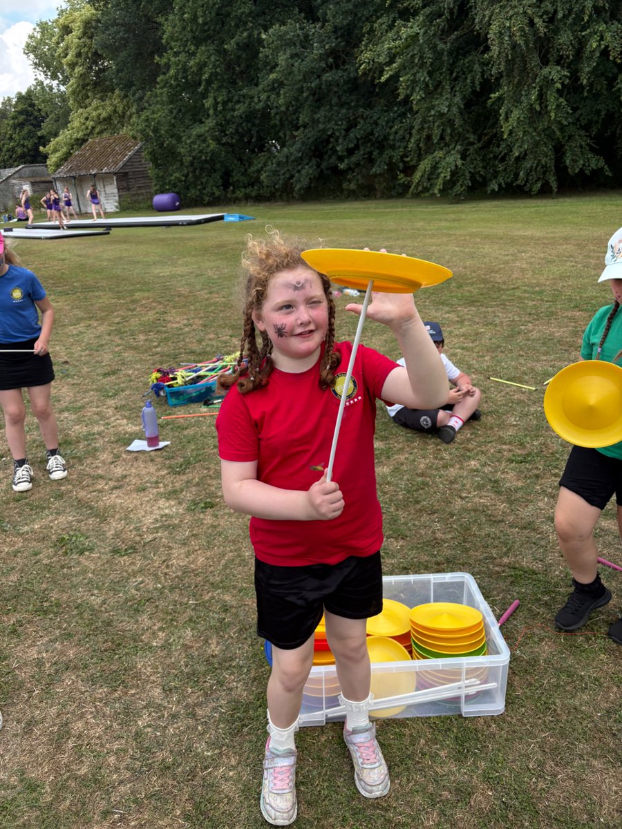 Miss Cook tweet media