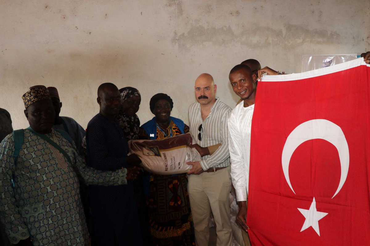 Türkiye in Cameroon (@tc_yaoundebe) on Twitter photo L'Ambassadeur Volkan Öskiper a visité le Camp de Réfugiés de Minawao sous l'égide du HCR.
Büyükelçi Volkan Öskiper BMMYK bünyesindeki Minawao Mülteci Kampını ziyaret etmiştir.
<a href="/Refugees/">UNHCR, the UN Refugee Agency</a> <a href="/RefugeesCmr/">UNHCR Cameroon</a> L'Ambassadeur Volkan Öskiper a visité le Camp de Réfugiés de Minawao sous l'égide du HCR.
Büyükelçi Volkan Öskiper BMMYK bünyesindeki Minawao Mülteci Kampını ziyaret etmiştir.
<a href="/Refugees/">UNHCR, the UN Refugee Agency</a> <a href="/RefugeesCmr/">UNHCR Cameroon</a>