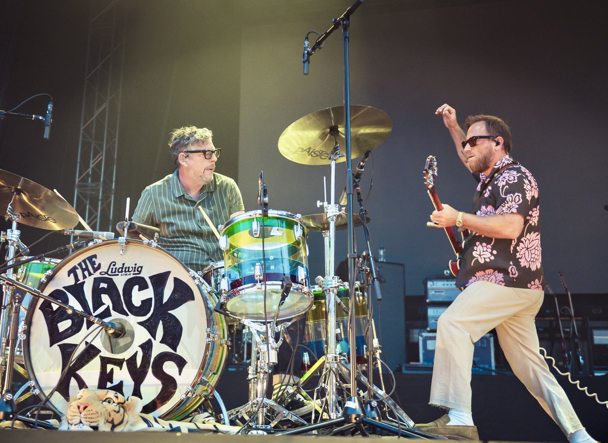Simon Walker Photography ☮️ (@simonmicwalker) on Twitter photo I’ve been a fan of <a href="/theblackkeys/">The Black Keys</a> since the beginning. This was the first time I’ve seen them live, I think I may even have been a little star struck. The show was loud and vibrant and everything I thought it would be. I’ve been a fan of <a href="/theblackkeys/">The Black Keys</a> since the beginning. This was the first time I’ve seen them live, I think I may even have been a little star struck. The show was loud and vibrant and everything I thought it would be.