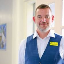 joepike's tweet image. NEW: George Findlay is standing down as CEO of crisis-hit University Hospitals Sussex NHS Trust.
He said he was “very proud” of his decade there including 3 yrs as chief executive.
Police are looking into at least 105 cases of alleged medical negligence at the trust and…