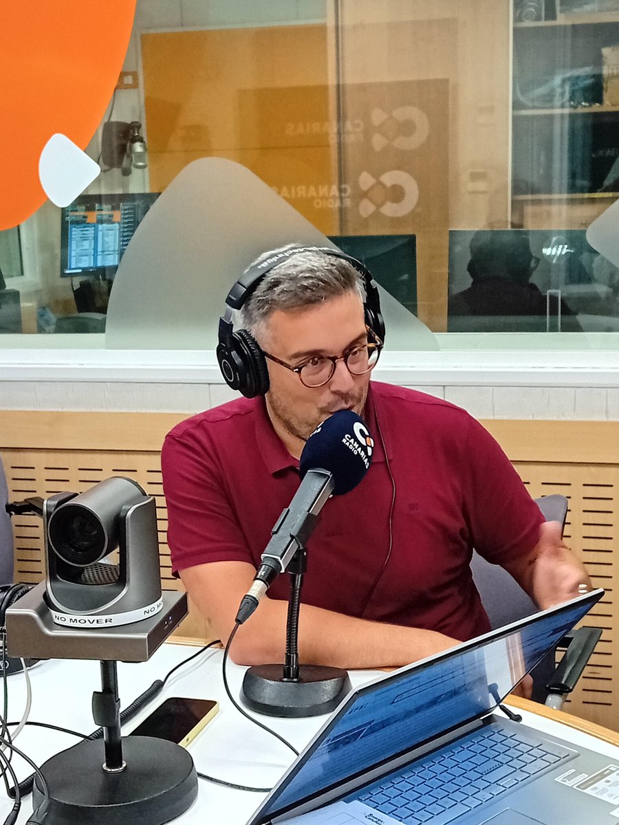 La Radio Canaria (@laradiocanaria) on Twitter photo 🎙️ Hoy en la sección #A22grados hablamos de la importancia de la radio.
🗣️Todo esto con, <a href="/elisansan/">Eliezer Santana Sánchez</a> , director de Asuntos Corporativos de 22 Grados
📻<a href="/RoscasCotufas/">Roscas y Cotufas 🍿</a> con <a href="/TomasGalvanM/">Tomás Galván</a> 🎙️ Hoy en la sección #A22grados hablamos de la importancia de la radio.
🗣️Todo esto con, <a href="/elisansan/">Eliezer Santana Sánchez</a> , director de Asuntos Corporativos de 22 Grados
📻<a href="/RoscasCotufas/">Roscas y Cotufas 🍿</a> con <a href="/TomasGalvanM/">Tomás Galván</a>