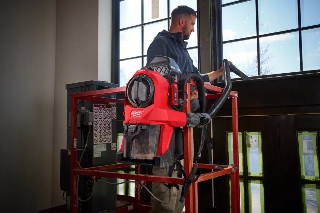 New Post: Milwaukee Tool launches the M18 Fuel 3-in-1 backpack vacuum canadianrentalservice.com/milwaukee-tool…