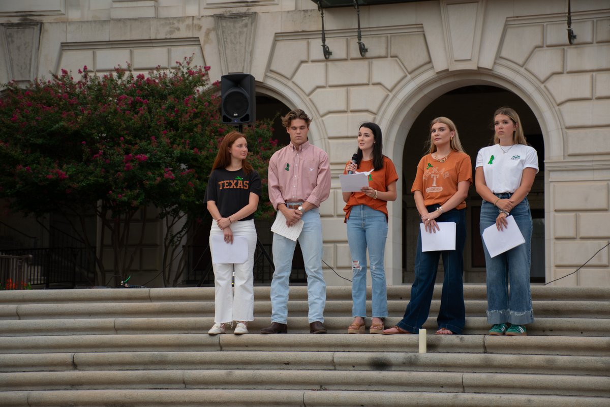UTDoS's tweet image. Students came together last night on the steps of the UT Tower to remember those lost & still missing in the Central Texas flooding. The vigil, organized by students for their fellow Longhorns & alumni, brought members of the community together in a shared moment of reflection 🧡