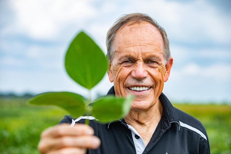 Congratulations to <a href="/LongLab/">Steve Long</a>, professor emeritus of plant biology and crop sciences, for being selected as a 2025 Top Agri-food Pioneer by the World Food Prize Foundation!

Read more ➡️ aces.illinois.edu/news/stephen-l…