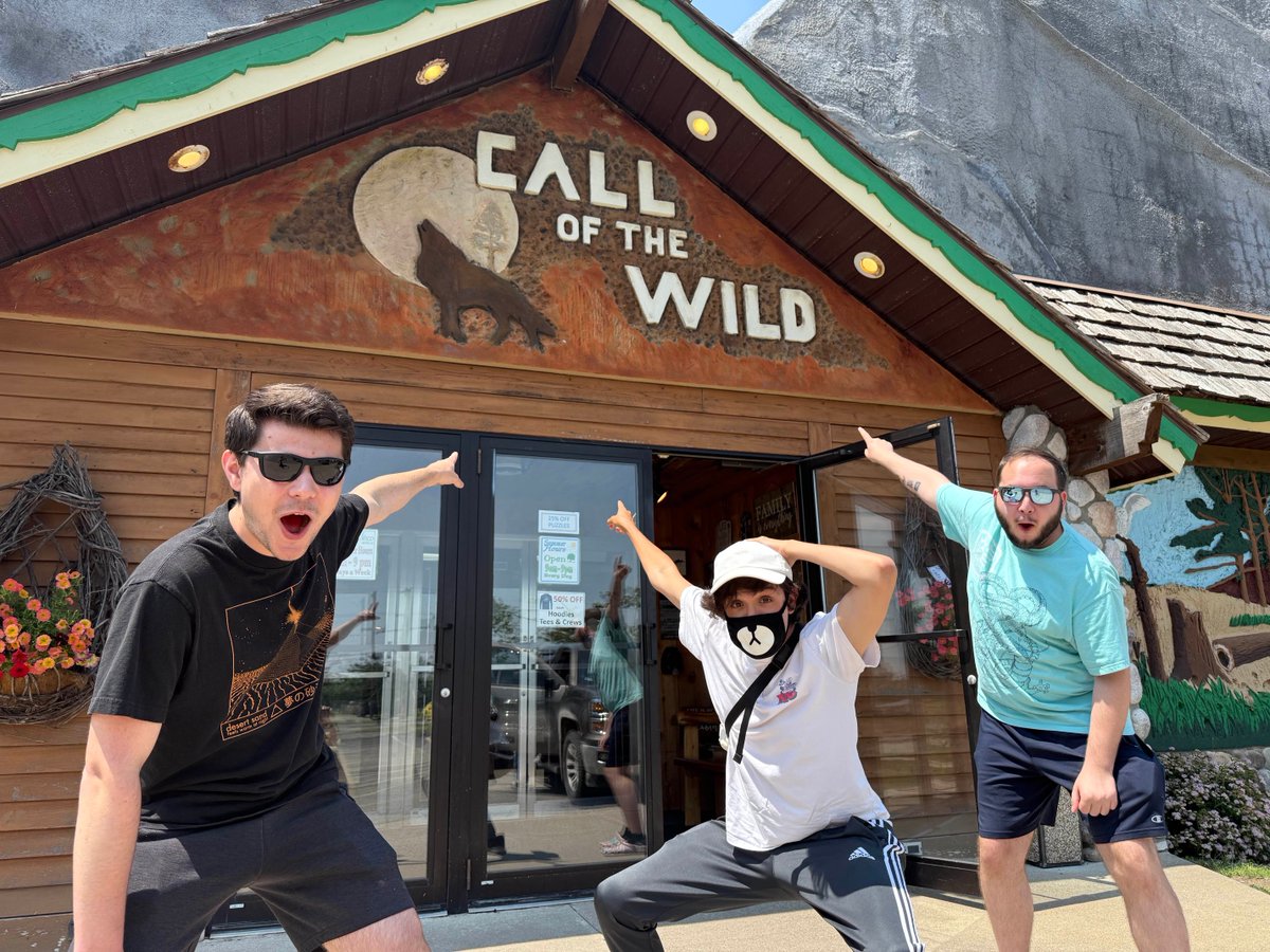 Simulcats's tweet image. If you missed it last week, we took over Monstercat&apos;s COTW for the 14th anniversary! To celebrate, we are releasing a pack with our mashups from the episode. 

Feel free to download these and use them in your mixes and sets. Link is in our bio, go wild!